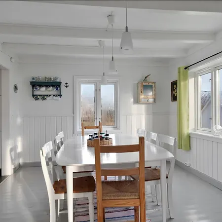 Arctic Ocean بيت ضيافة Skjoldehamn