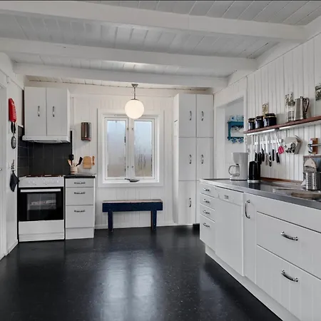 Arctic Ocean * Skjoldehamn