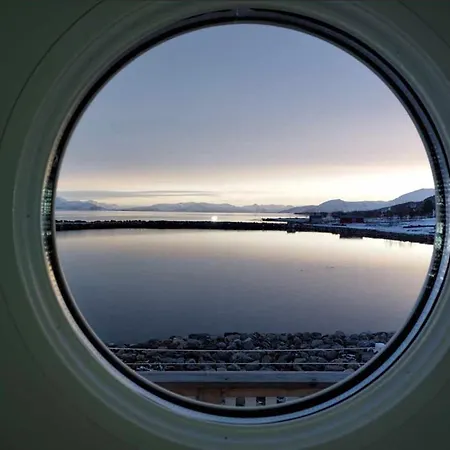 Arctic Ocean * Skjoldehamn