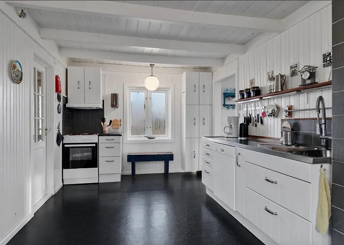 Arctic Ocean * Skjoldehamn