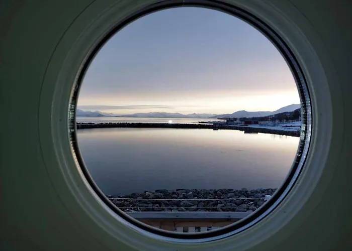 Arctic Ocean * Skjoldehamn